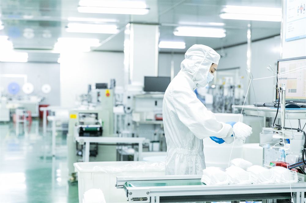 目のケアと外傷治療用のガーゼ綿棒